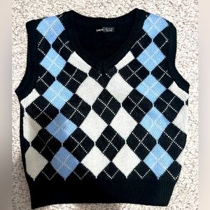 Sweater vest with plaid pattern